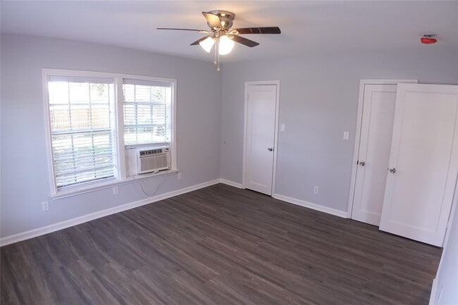 Building Photo - 3320 Blodgett St