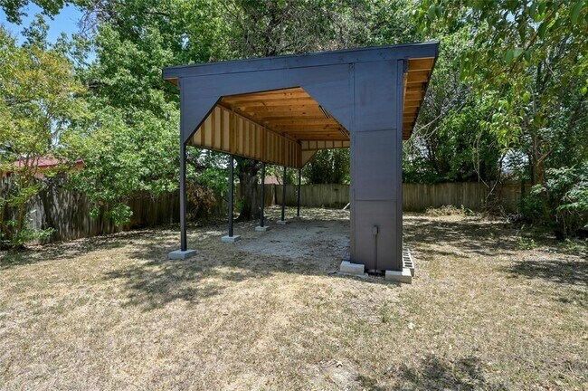 Building Photo - 8415 Bowling Green Dr