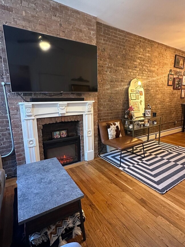 Building Photo - 97 Bright St