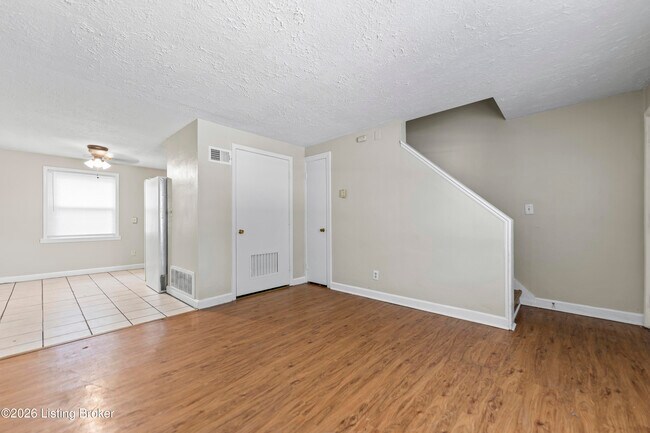 Building Photo - 725 S 16th St
