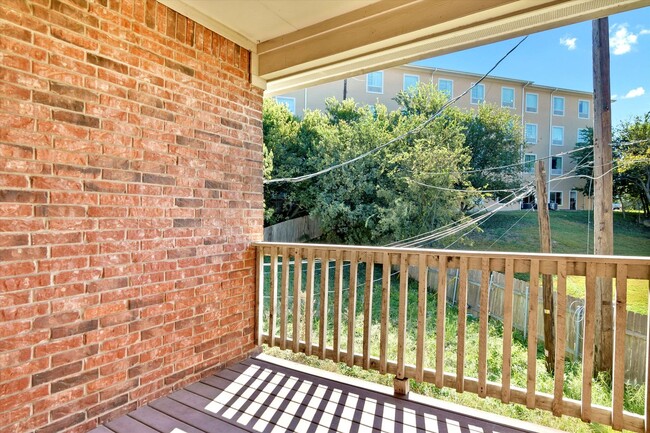 Building Photo - 305 Rawhide Loop