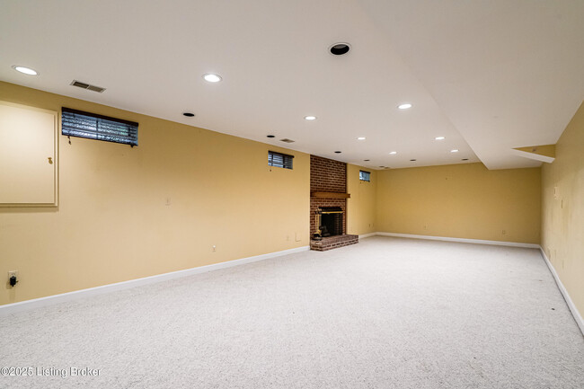 Building Photo - 303 Coralberry Rd