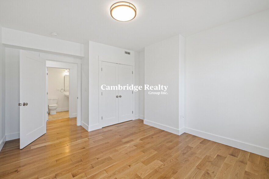 Building Photo - 309 Columbia St
