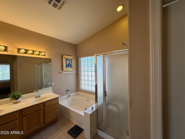 Building Photo - 389 S Cottonwood Dr