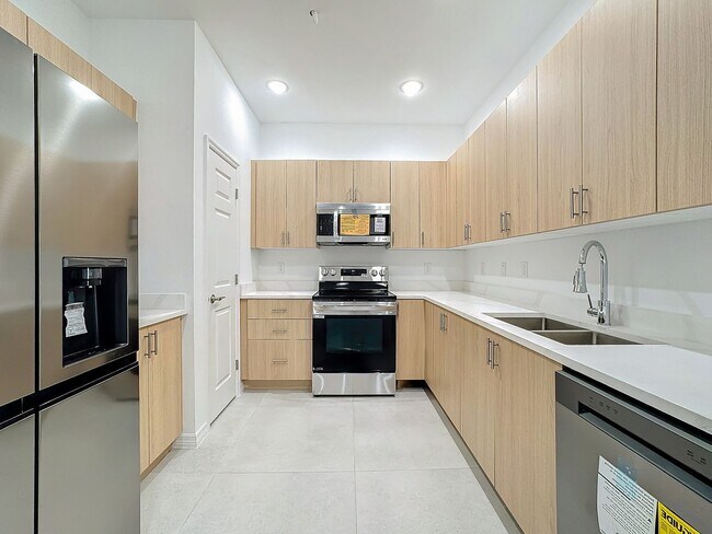 Building Photo - Townhouse For Lease in Saint Cloud