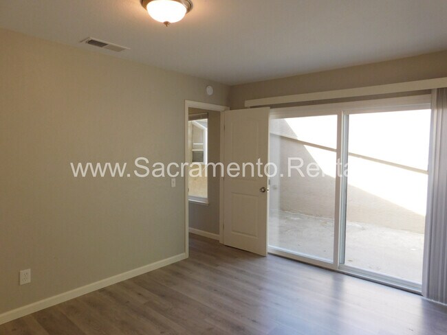 Building Photo - Updated 2bd/1ba Rocklin Halfplex with Garage