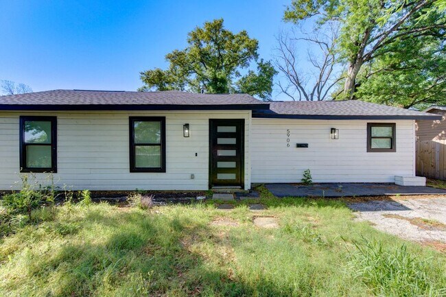 Building Photo - 5906 Hilary St