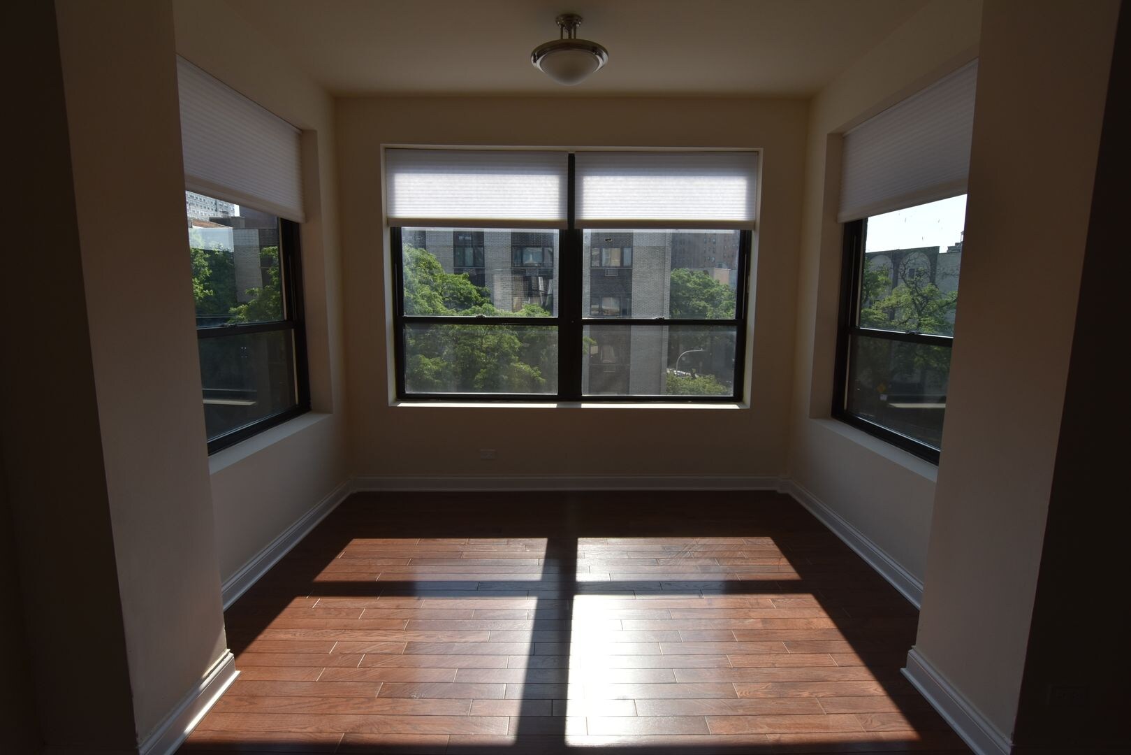 Building Photo - 3802 N Pine Grove Ave