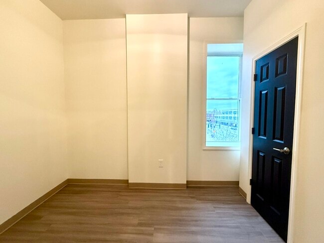 Building Photo - 1138 Elm St