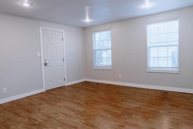 Building Photo - 620 W Willamette Ave