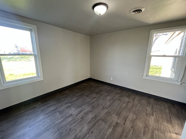 Building Photo - 1139 Perrot St