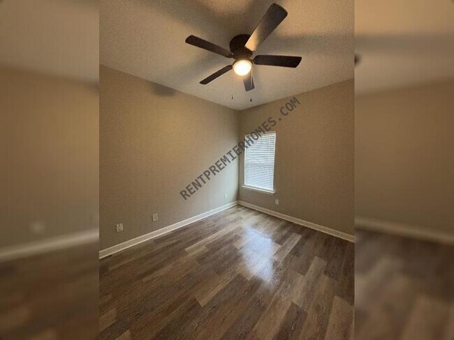 Building Photo - 32 Woodhaven Dr