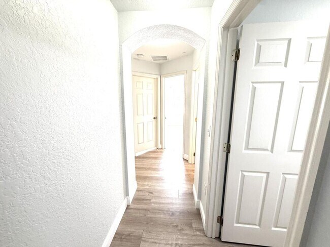 Building Photo - 2983 Ashland Ln S