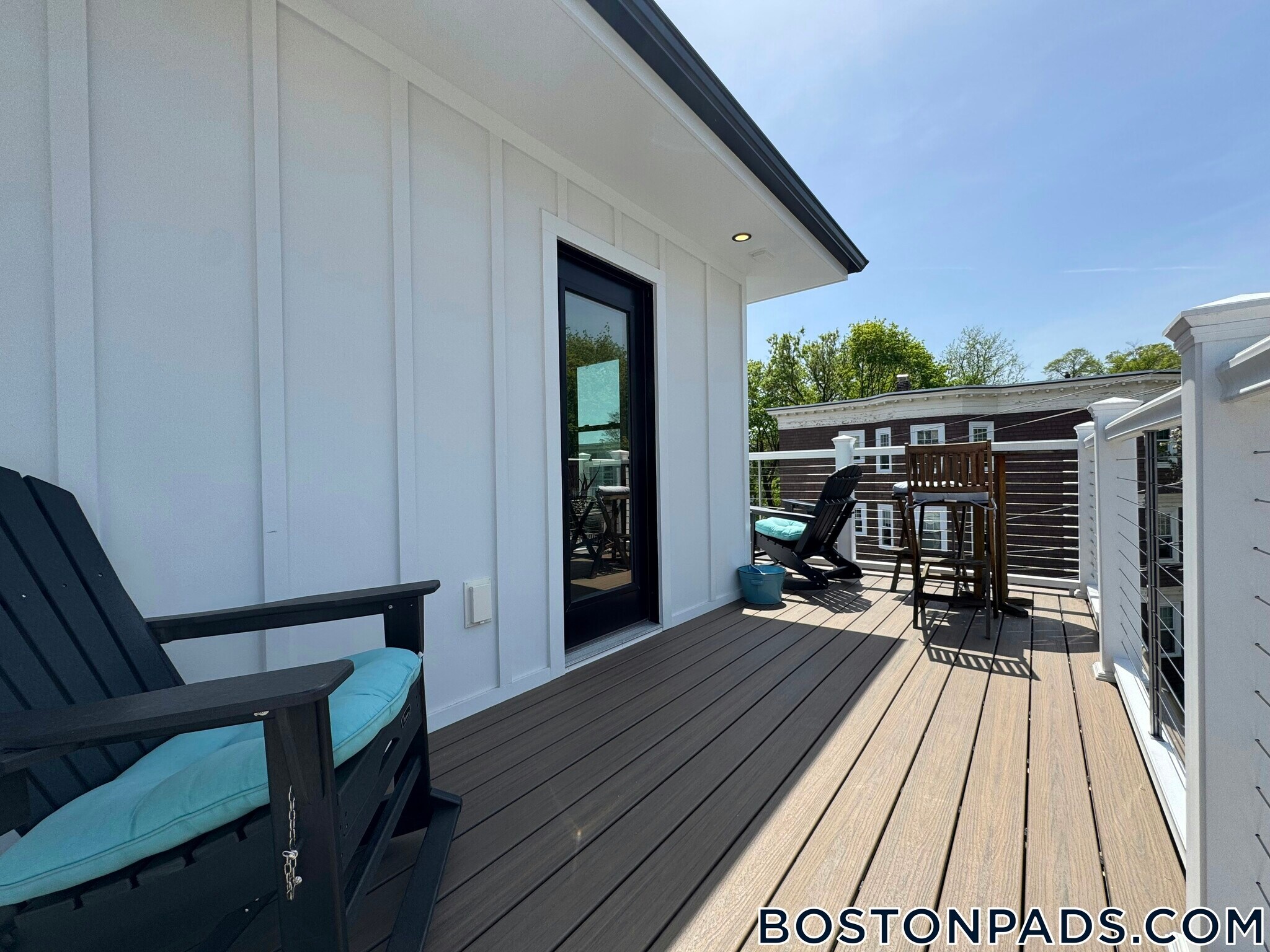 Building Photo - 35 Hunnewell Ave