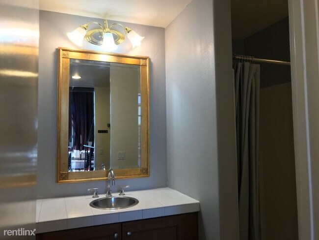 Building Photo - 2 br, 2 bath Townhome - 145 E City Place Dr