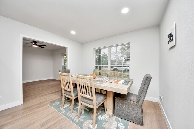 Building Photo - 10003 Briarwild Ln