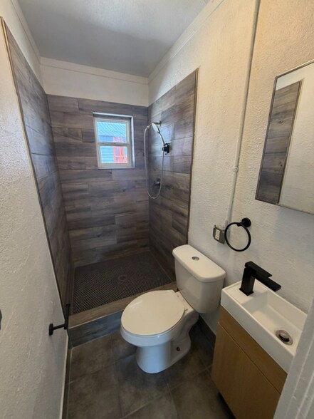 Building Photo - 1316 SE 7th Ave