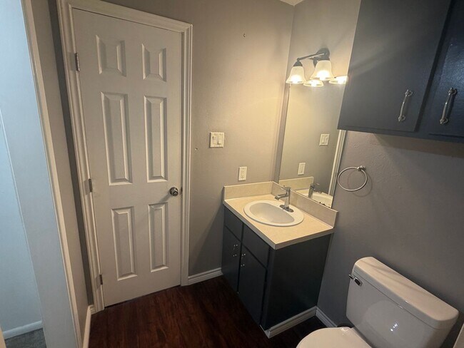 Building Photo - 2407 Bandera Dr