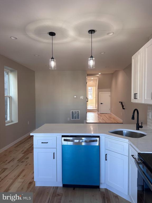 Building Photo - 2821 W Girard Ave