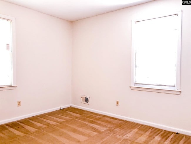 Building Photo - 225 Stirlington Rd