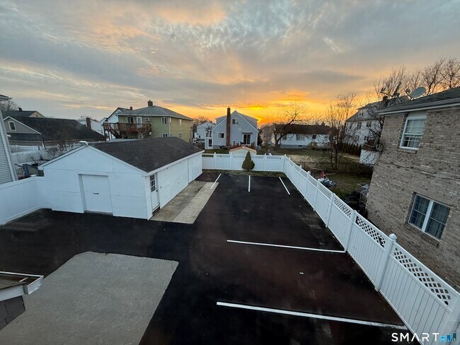 Building Photo - 85 Avery St