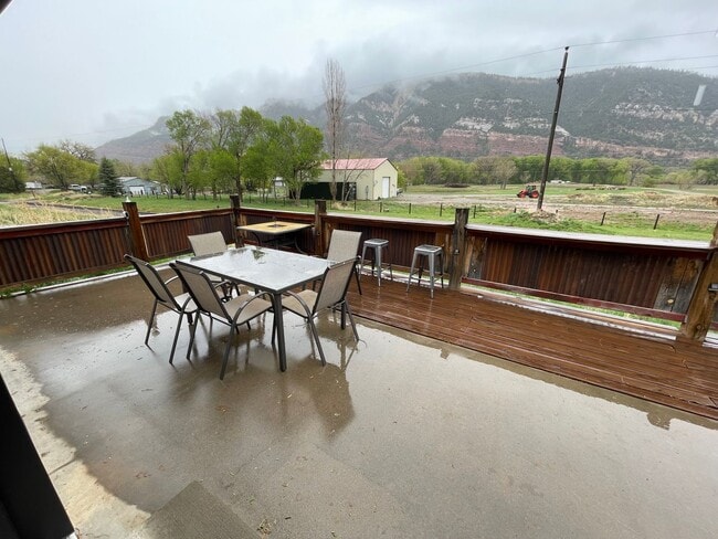 Building Photo - Spacious Single Level Ranch Style 4 Bed 2 ...