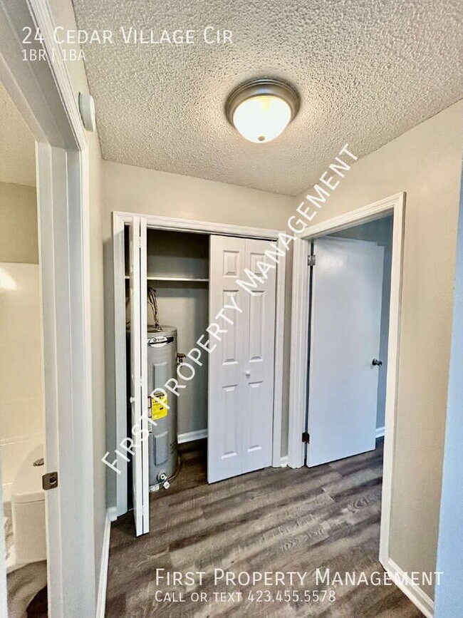 Building Photo - 24 Cedar Village Cir