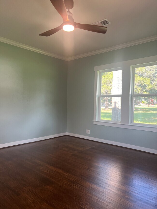 Building Photo - 803 Austin St