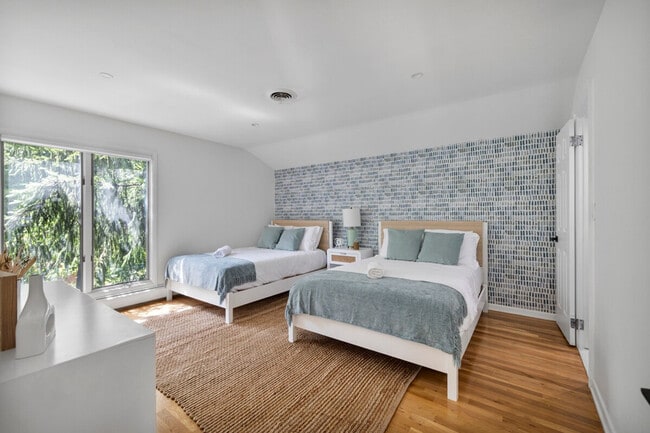 Building Photo - 2A Cherry Ln