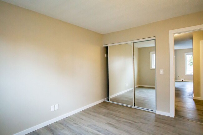 Building Photo - Stunningly Renovated Spacious 2-Bed w/Built-ins, DW, WD, Parking + More!