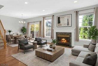 Building Photo - 107 Gladstone Dr