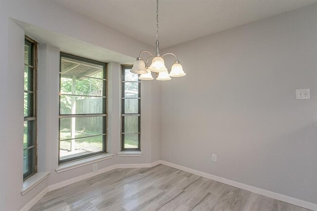 Building Photo - Beautifully renovated 4 bedroom home in a great subdivision