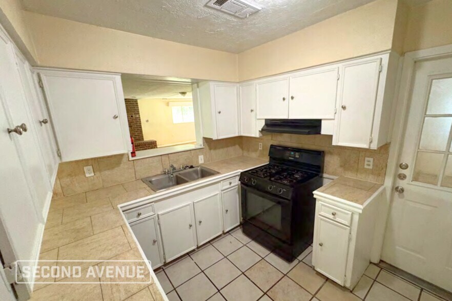 Building Photo - 202 Timber Ln