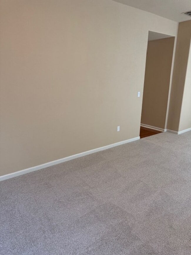 Building Photo - Gorgeous Natomas Condo