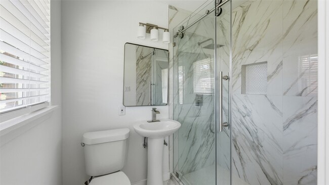 Building Photo - 9109 Lugary Dr