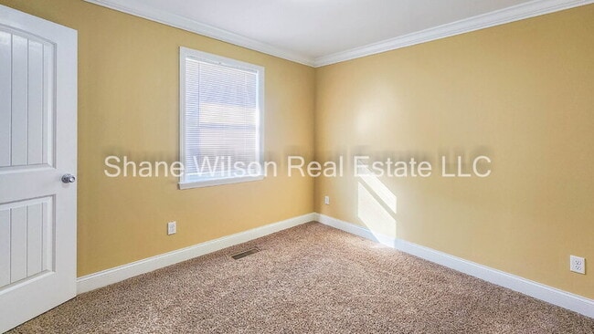 Building Photo - 66 Dean Rd