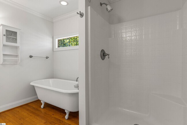 Building Photo - 112 N Rockview Dr