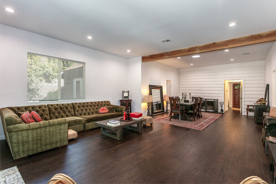 Open Floor Plan Living Room / Dining Room - 5825 Fulton Ave
