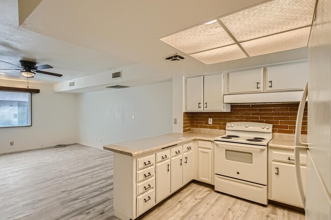 Building Photo - 5957 Vegas Dr