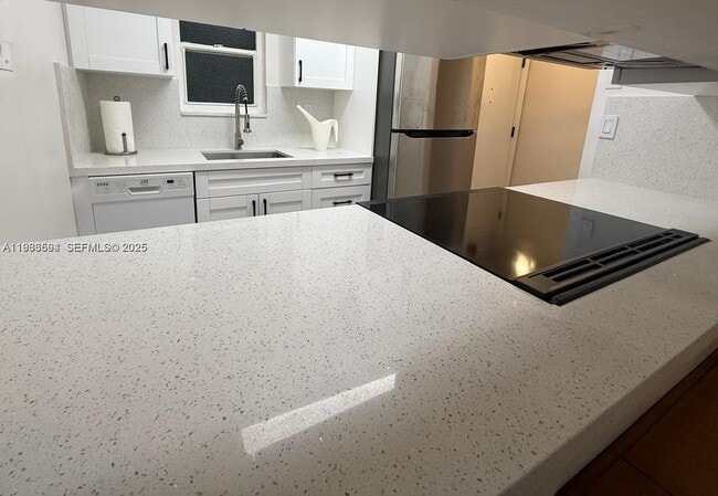 Building Photo - 160 SW 30th Ave