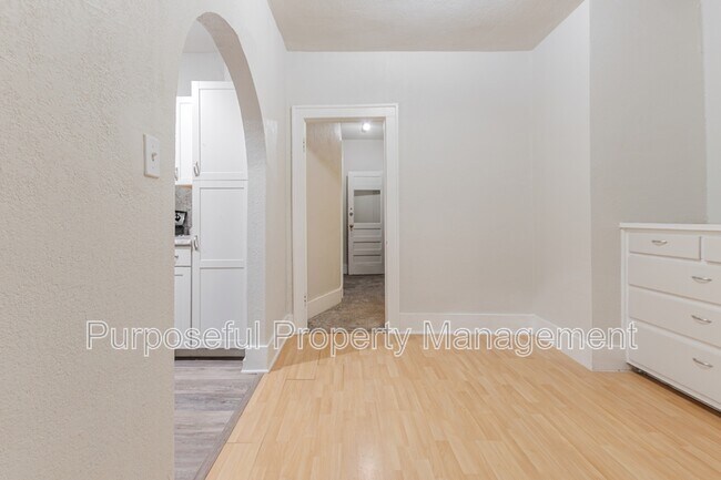 Building Photo - 1420 NW 22nd St