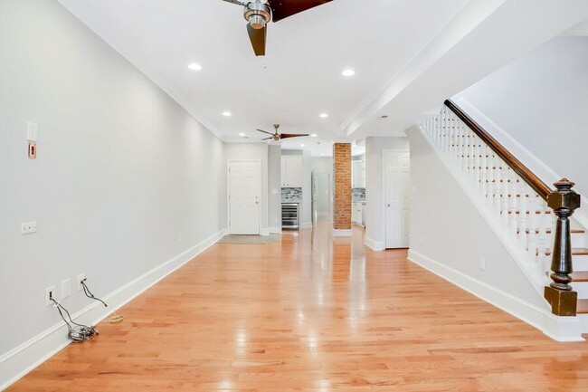 Building Photo - Amazing Anacostia 3 Bedroom with Parking I...