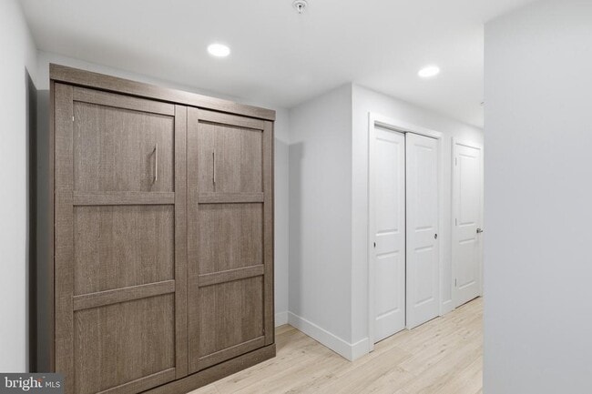 Building Photo - 1448 N Myrtlewood St