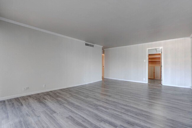 Building Photo - 3111 Bel Air Dr