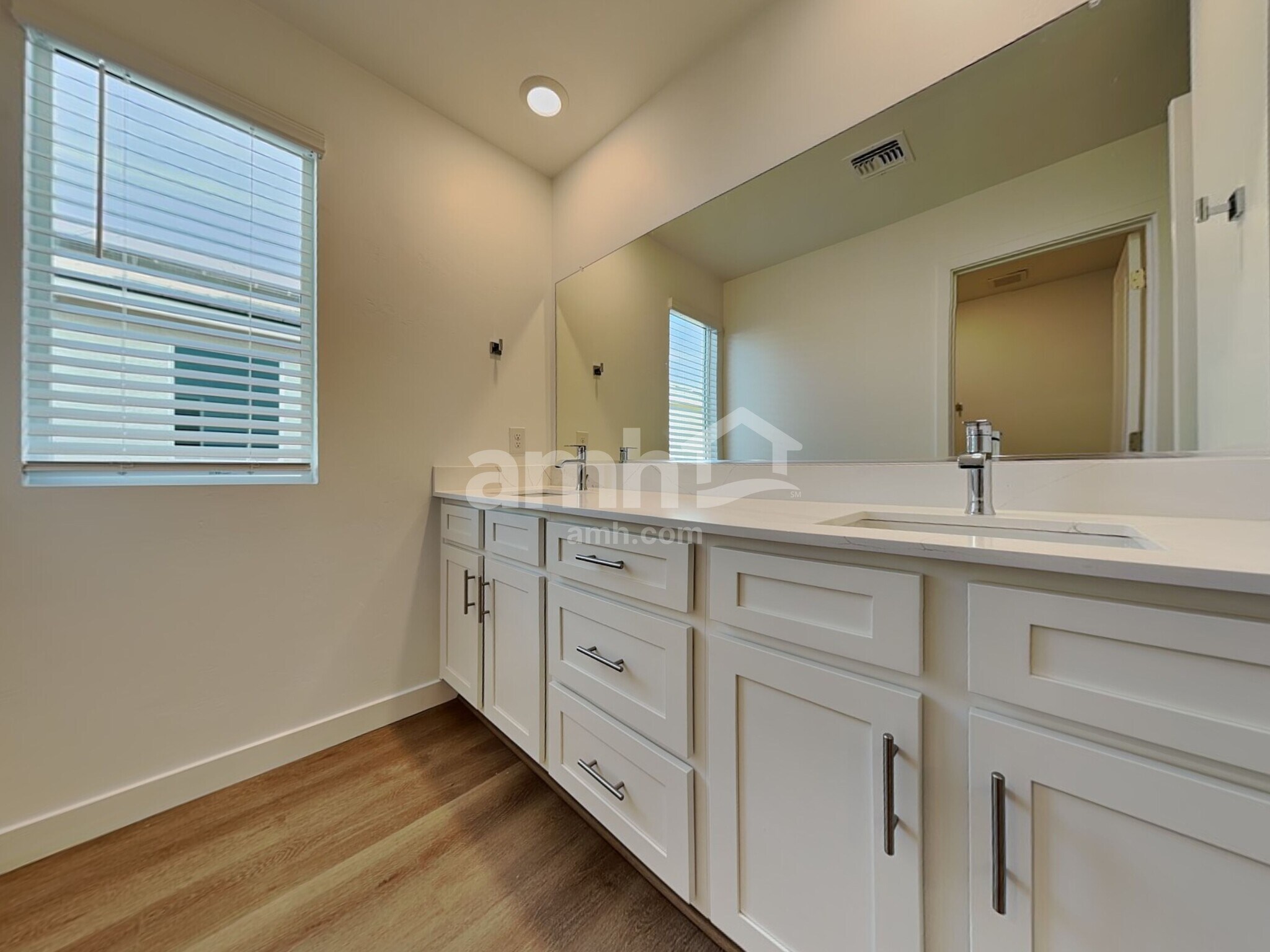 Building Photo - 9630 E Friedel Dr