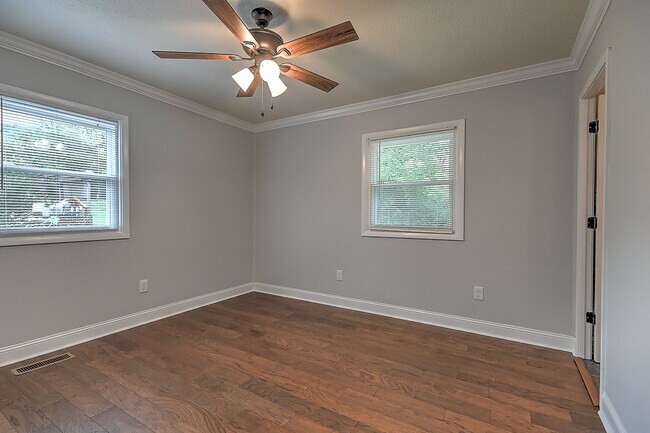 Building Photo - 2708 Schumway Dr