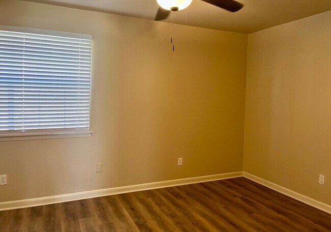 Building Photo - Stay Cool By the Pool