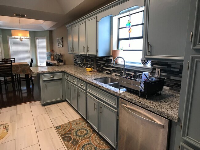 Building Photo - 3B/2B Mcallen ( Ware and Lark )