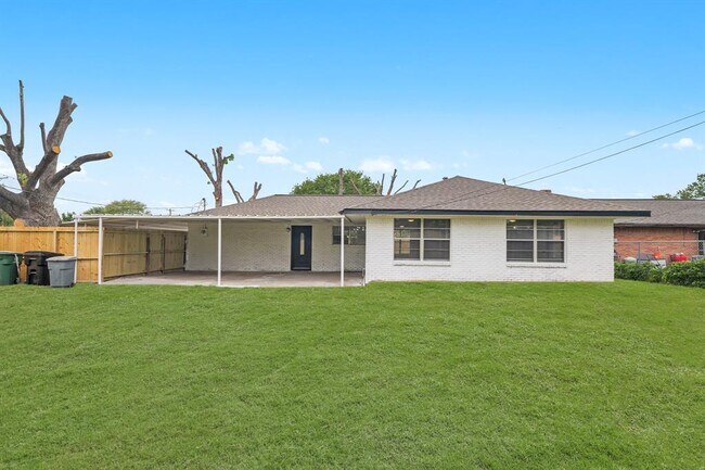 Building Photo - 5429 De Lange Ln