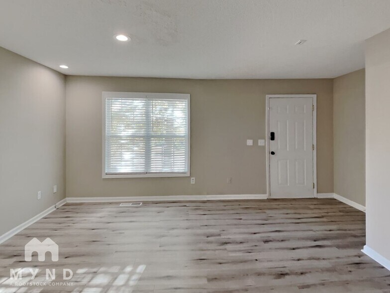 Building Photo - 107 Huntington Ct